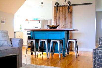 Stylish Cottage Loft Rental on a Farm in Lancaster County near Philadelphia, Pennsylvania - Christiana, Pennsylvania - glamping.directory