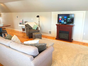 Stylish Cottage Loft Rental on a Farm in Lancaster County near Philadelphia, Pennsylvania - Christiana, Pennsylvania - glamping.directory
