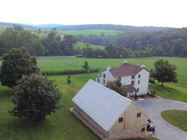 Stylish Cottage Loft Rental on a Farm in Lancaster County near Philadelphia, Pennsylvania - Christiana, Pennsylvania - glamping.directory
