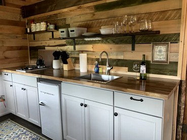 Charming Pet-Friendly Log Cabin Rental for Relaxing Getaways in Ringtown, Pennsylvania - Ringtown, Pennsylvania - glamping.directory