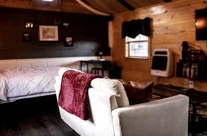 Charming Pet-Friendly Log Cabin Rental for Relaxing Getaways in Ringtown, Pennsylvania - Ringtown, Pennsylvania - glamping.directory