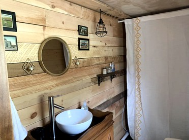 Charming Pet-Friendly Log Cabin Rental for Relaxing Getaways in Ringtown, Pennsylvania - Ringtown, Pennsylvania - glamping.directory