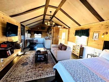 Charming Pet-Friendly Log Cabin Rental for Relaxing Getaways in Ringtown, Pennsylvania - Ringtown, Pennsylvania - glamping.directory