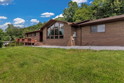 Charming Mountain Home with Panoramic Views near Black Mountain, Marion, NC - glamping.directory