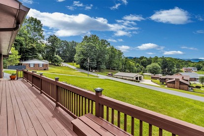 Charming Mountain Home with Panoramic Views near Black Mountain, Marion, NC - Marion, North Carolina - glamping.directory