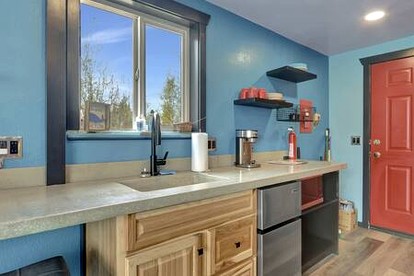 Cozy Lakeside Cabin for Fishing and Sunsets near Willow Lake in Houston, Alaska - Houston, Alaska - glamping.directory