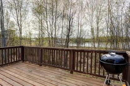 Cozy Lakeside Cabin for Fishing and Sunsets near Willow Lake in Houston, Alaska - Houston, Alaska - glamping.directory