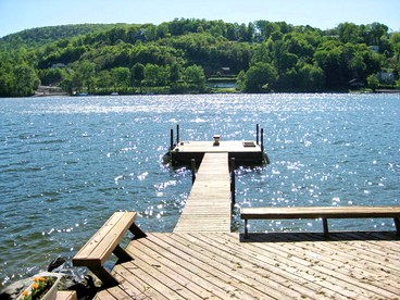 Delightful Vacation Rental with a Private Dock on Candlewood Lake in Connecticut - New Milford, Connecticut - glamping.directory