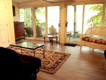 Delightful Vacation Rental with a Private Dock on Candlewood Lake in Connecticut - New Milford, Connecticut - glamping.directory