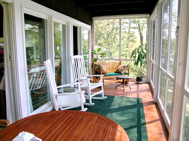 Delightful Vacation Rental with a Private Dock on Candlewood Lake in Connecticut - New Milford, Connecticut - glamping.directory