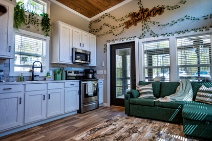 Whimsical Mountain Tiny House with Hot Tub near South Cumberland State Park Tennessee - Monteagle, Tennessee - glamping.directory