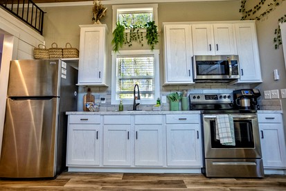 Whimsical Mountain Tiny House with Hot Tub near South Cumberland State Park Tennessee - Monteagle, Tennessee - glamping.directory