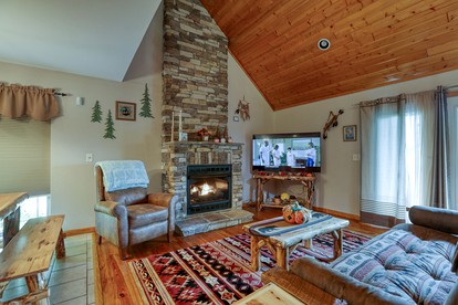 Cozy Tennessee Cabin Rental for Lovely Vacations to the Smokies - Cosby, Tennessee - glamping.directory