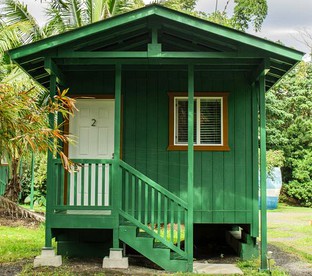 Eco-Friendly Cabin for a Romantic Getaway near Volcano, Hawaii - Pahoa, Hawaii - glamping.directory