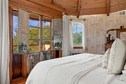 Enchanting Turret-Style Tower with Hot Tub & Fairytale Design near Fredericksburg, Texas - Fredericksburg, Texas - glamping.directory
