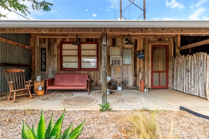 Enchanting Turret-Style Tower with Hot Tub & Fairytale Design near Fredericksburg, Texas - Fredericksburg, Texas - glamping.directory