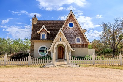 Enchanting Turret-Style Tower with Hot Tub & Fairytale Design near Fredericksburg, Texas - Fredericksburg, Texas - glamping.directory