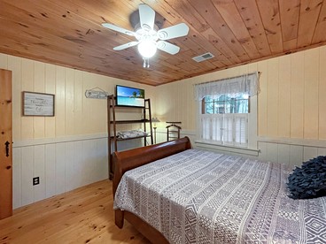Enchanting Cottage with Fire Pit Near the Coast in York, Maine - York, Maine - glamping.directory