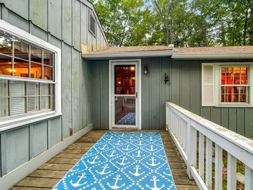 Enchanting Cottage with Fire Pit Near the Coast in York, Maine - York, Maine - glamping.directory