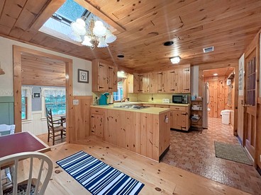 Enchanting Cottage with Fire Pit Near the Coast in York, Maine - York, Maine - glamping.directory