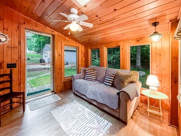 Enchanting Cottage with Fire Pit Near the Coast in York, Maine - York, Maine - glamping.directory