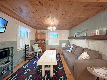 Enchanting Cottage with Fire Pit Near the Coast in York, Maine - York, Maine - glamping.directory