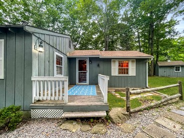 Enchanting Cottage with Fire Pit Near the Coast in York, Maine - glamping.directory