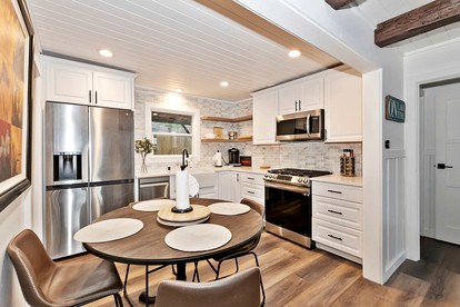 Highland Cedar Cabin for Relaxing Getaways and Cozy Escapes in Big Bear Lake, California - Big Bear Lake, California - glamping.directory