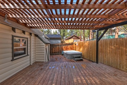 Highland Cedar Cabin for Relaxing Getaways and Cozy Escapes in Big Bear Lake, California - Big Bear Lake, California - glamping.directory