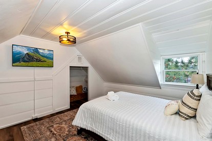 Highland Cedar Cabin for Relaxing Getaways and Cozy Escapes in Big Bear Lake, California - Big Bear Lake, California - glamping.directory