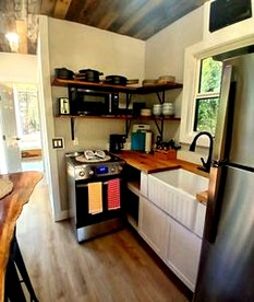 Outstanding Forest Container with Water Views and BBQ in Texas - Grimes County, Texas - glamping.directory