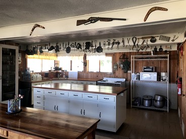 Off-Grid Spacious Cabin Ideal for Groups or Family Getaways in Hawaii - Captain Cook, Hawaii - glamping.directory