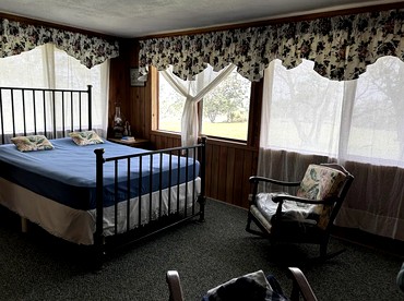 Off-Grid Spacious Cabin Ideal for Groups or Family Getaways in Hawaii - Captain Cook, Hawaii - glamping.directory