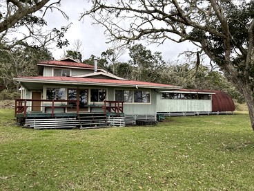 Off-Grid Spacious Cabin Ideal for Groups or Family Getaways in Hawaii - glamping.directory