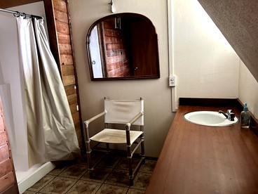 Off-Grid Spacious Cabin Ideal for Groups or Family Getaways in Hawaii - Captain Cook, Hawaii - glamping.directory