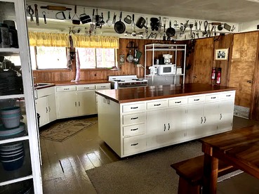 Off-Grid Spacious Cabin Ideal for Groups or Family Getaways in Hawaii - Captain Cook, Hawaii - glamping.directory