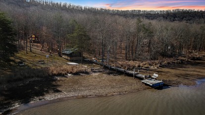 Lustrous Lakefront Cabin Oasis near Lake Ferndale in West Virginia - Springfield, West Virginia - glamping.directory