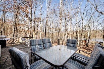Lustrous Lakefront Cabin Oasis near Lake Ferndale in West Virginia - Springfield, West Virginia - glamping.directory