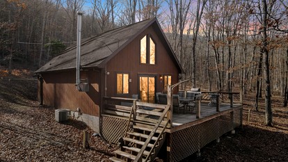 Lustrous Lakefront Cabin Oasis near Lake Ferndale in West Virginia - glamping.directory