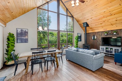 Wonderful Cabin with Hot-tub and Barbecue in Hedgesville, West Virginia - Hedgesville, West Virginia - glamping.directory
