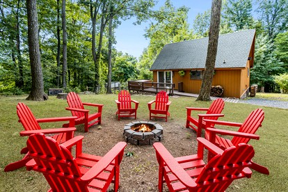 Wonderful Cabin with Hot-tub and Barbecue in Hedgesville, West Virginia - Hedgesville, West Virginia - glamping.directory