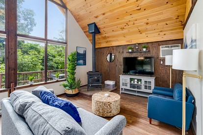 Wonderful Cabin with Hot-tub and Barbecue in Hedgesville, West Virginia - Hedgesville, West Virginia - glamping.directory