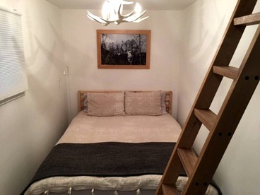 Pet-Friendly Cabin Rental Overlooking a River near Skykomish, Washington - Baring, Washington - glamping.directory