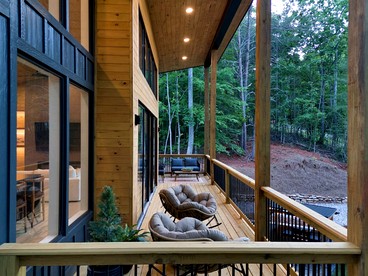 Luxury Mountain Retreat with Hot Tub Near Lake Hartwell & Clemson, SC - Westminster, South Carolina - glamping.directory
