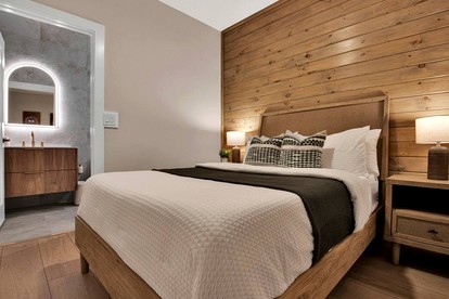 Luxury Mountain Retreat with Hot Tub Near Lake Hartwell & Clemson, SC - Westminster, South Carolina - glamping.directory