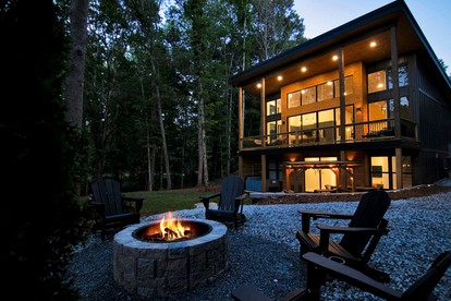 Luxury Mountain Retreat with Hot Tub Near Lake Hartwell & Clemson, SC - Westminster, South Carolina - glamping.directory