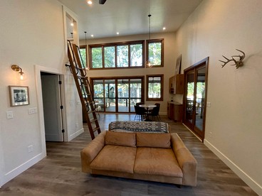 Lakefront Cabin with Two Decks and Back Yard in Tennessee - Tracy City, Tennessee - glamping.directory