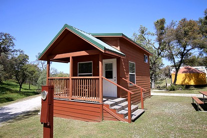 Adorable Cabin Rental on a Family-Friendly Campsite near the Sierra Nevada for a California Getaway - Coarsegold, California - glamping.directory