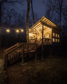 Tree House Glamping near Fall Creek Falls State Park and Chattanooga, Tennessee - Dunlap, Tennessee - glamping.directory