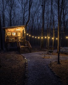 Tree House Glamping near Fall Creek Falls State Park and Chattanooga, Tennessee - Dunlap, Tennessee - glamping.directory